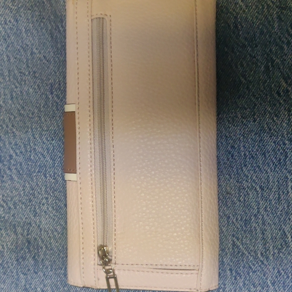 Guess nude pink wallet - Picture 2 of 3